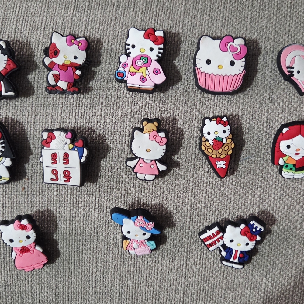 Hello Kitty Shoe Charms Set